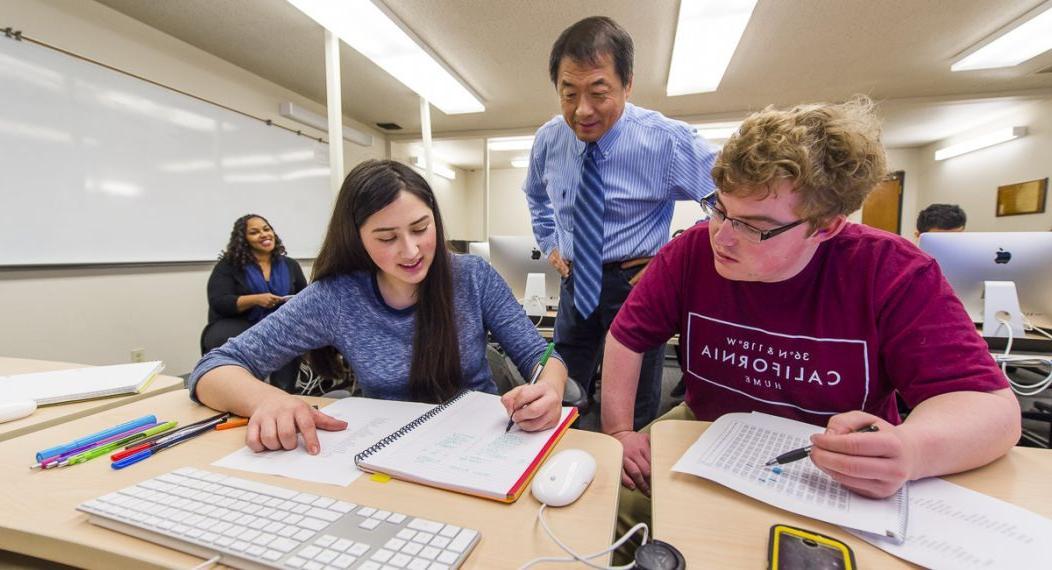 College of the Pacific communications classroom with faculty working with students